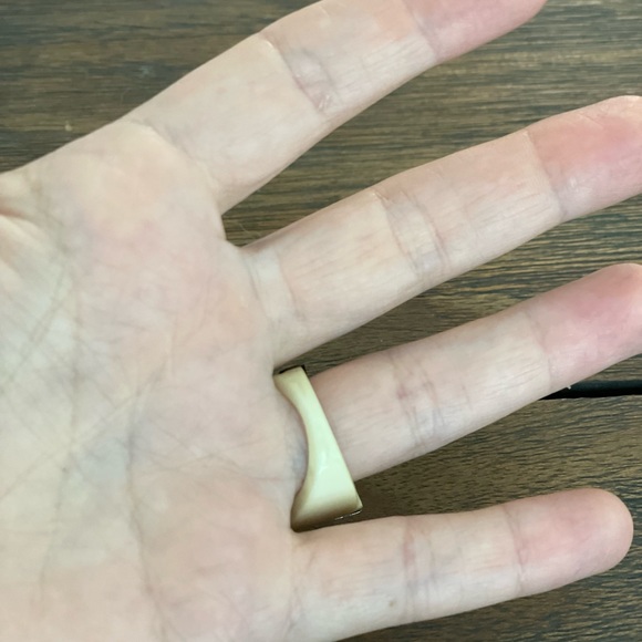 Vintage Ivory or bone ring - Picture 7 of 7